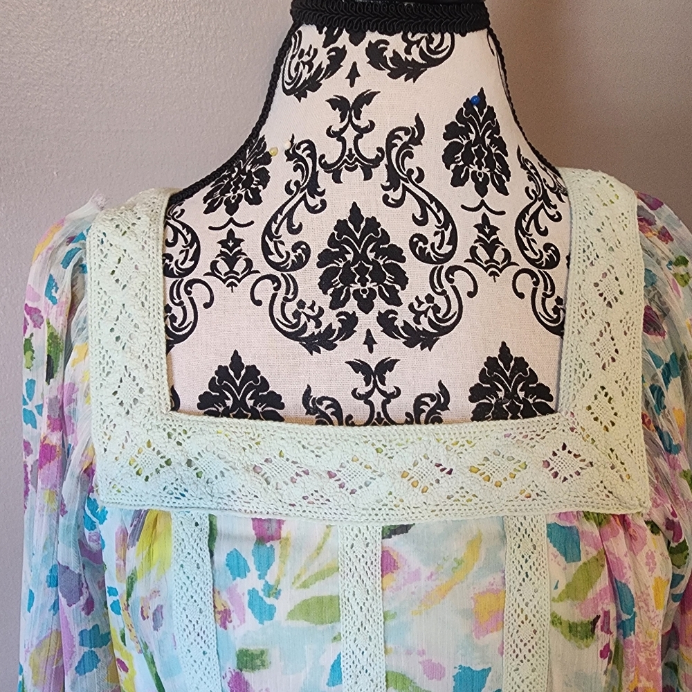 Top - Picture 2 of 4